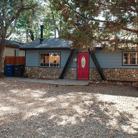 Villa Sunrise On Sunset - Walk To Park, Smart Tv, Deck, Fenced Yard, Bbq